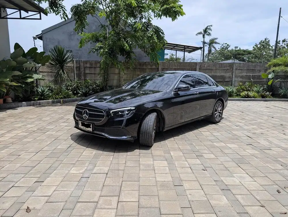Mercedes Benz E200 Panoramic 2023 Full Option