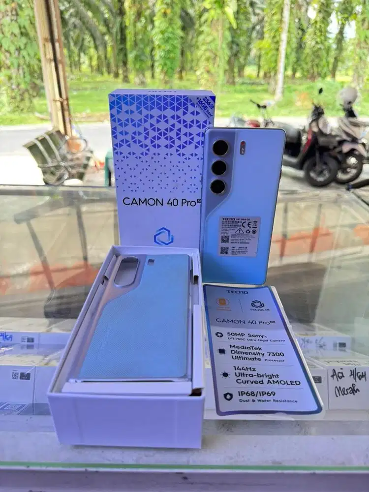 Di jual Tecno camon 40 pro 8/256 gb garansi 9 bulanann lagi