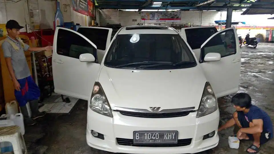 Toyota wish Full Option 1.8 AT 2004