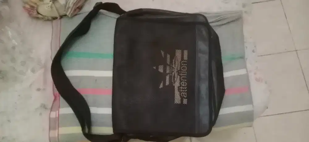 Tas Selempang Pria Hitam