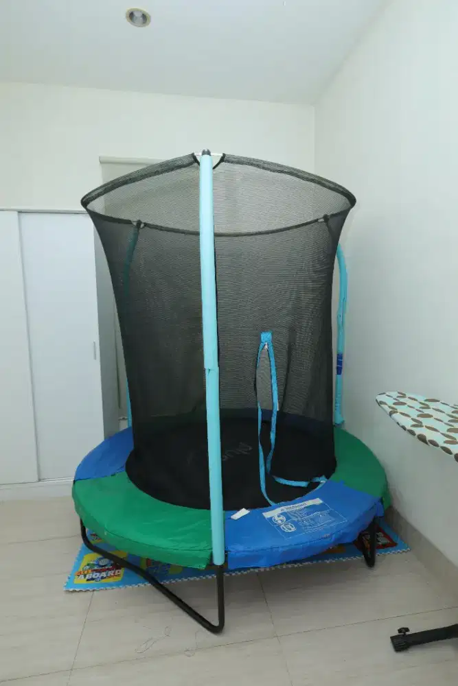 Mainan anak trampolin
