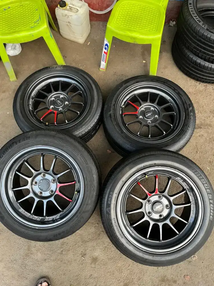 Velg venom ring 17 lebar 8 pcd 5x114,3 ET 38 ban 215/55 R17