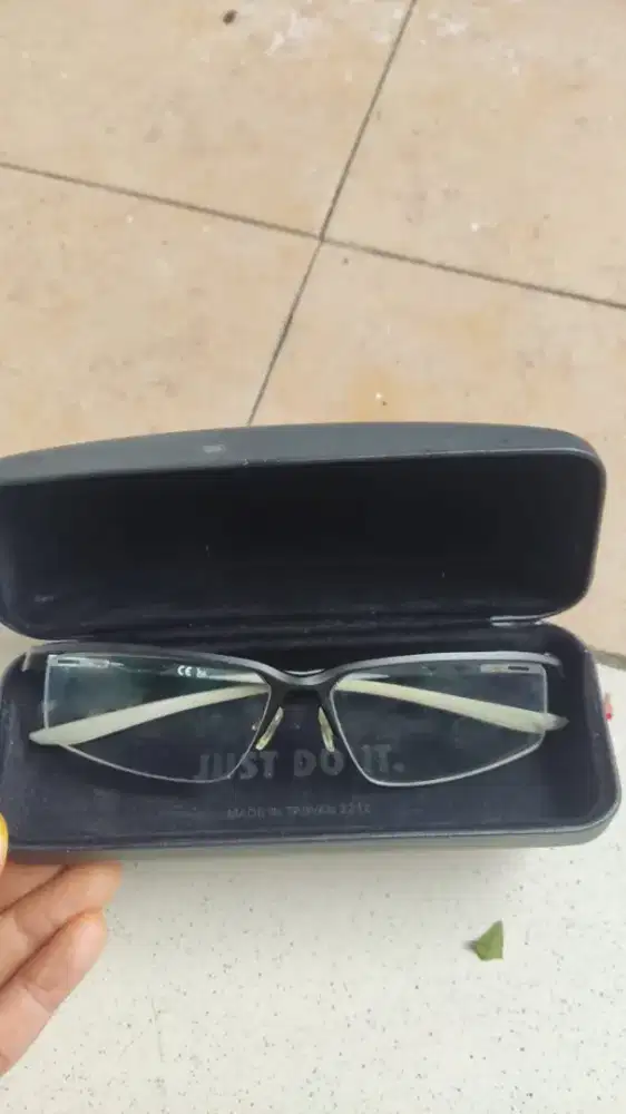 Frame kacamata Nike