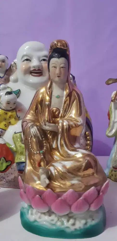 Patung keramik Kwan Im lawas