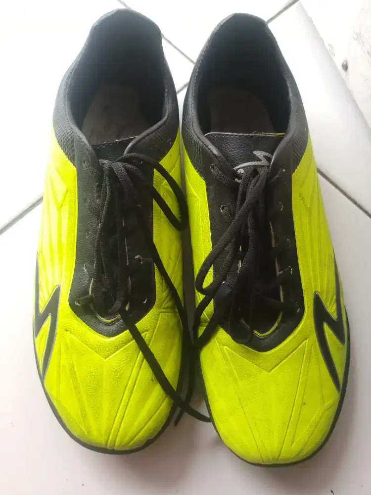 Sepatu futsal Specs Size 40 Masih Bagus
