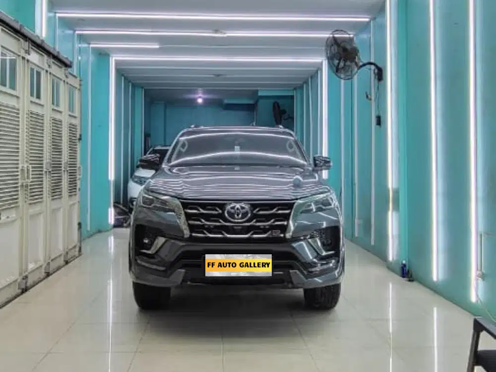 Toyota Fortuner GR Sport ( 2023 )