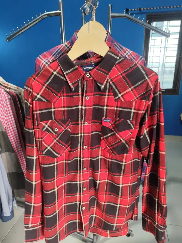 Kemeja flanel thrifting second brand uniqlo GAP dll