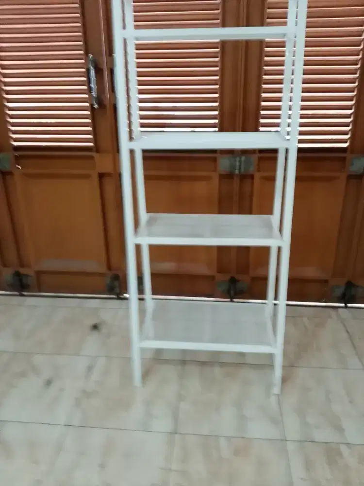 Rak serbaguna putih minimalis