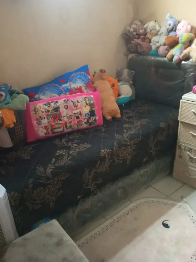 Springbed bisa di tarik bawahnya