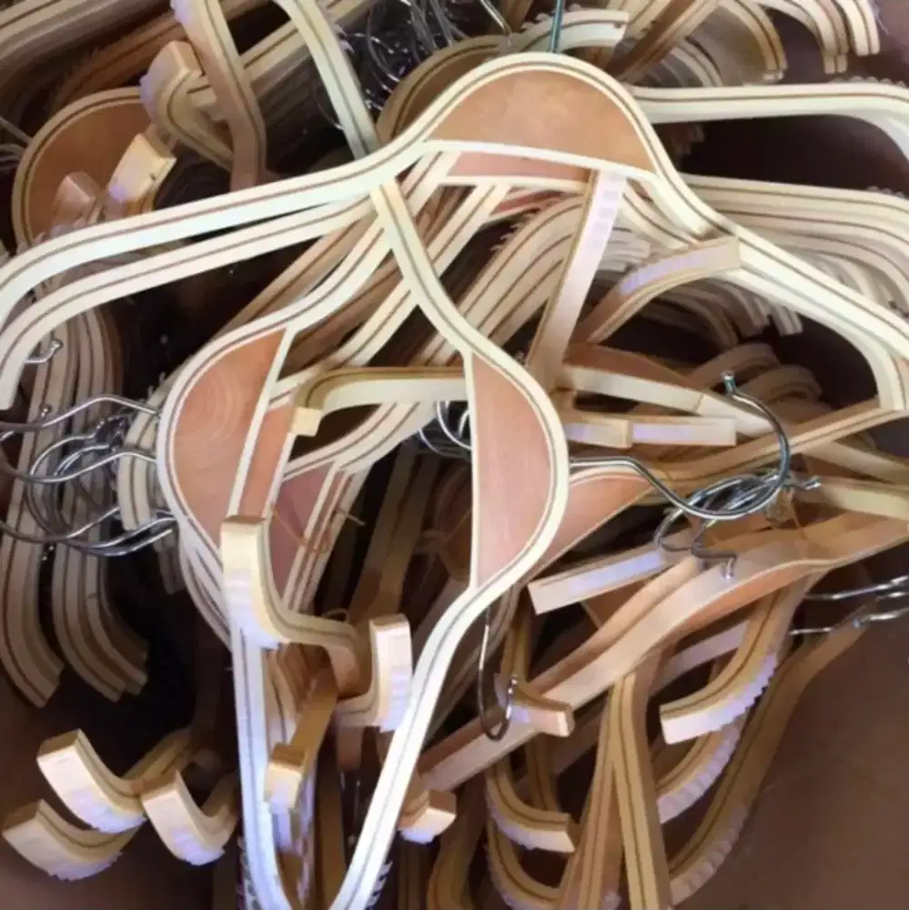 HANGER KAYU ZARA / GANTUNGAN BAJU KAYU ZARA