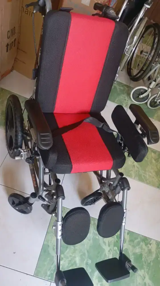 Kursi roda orthopedi bisa untuk selonjoran dan rebahan