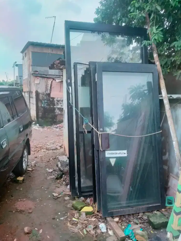 Pintu kaca aluminium bekas Masi bagus