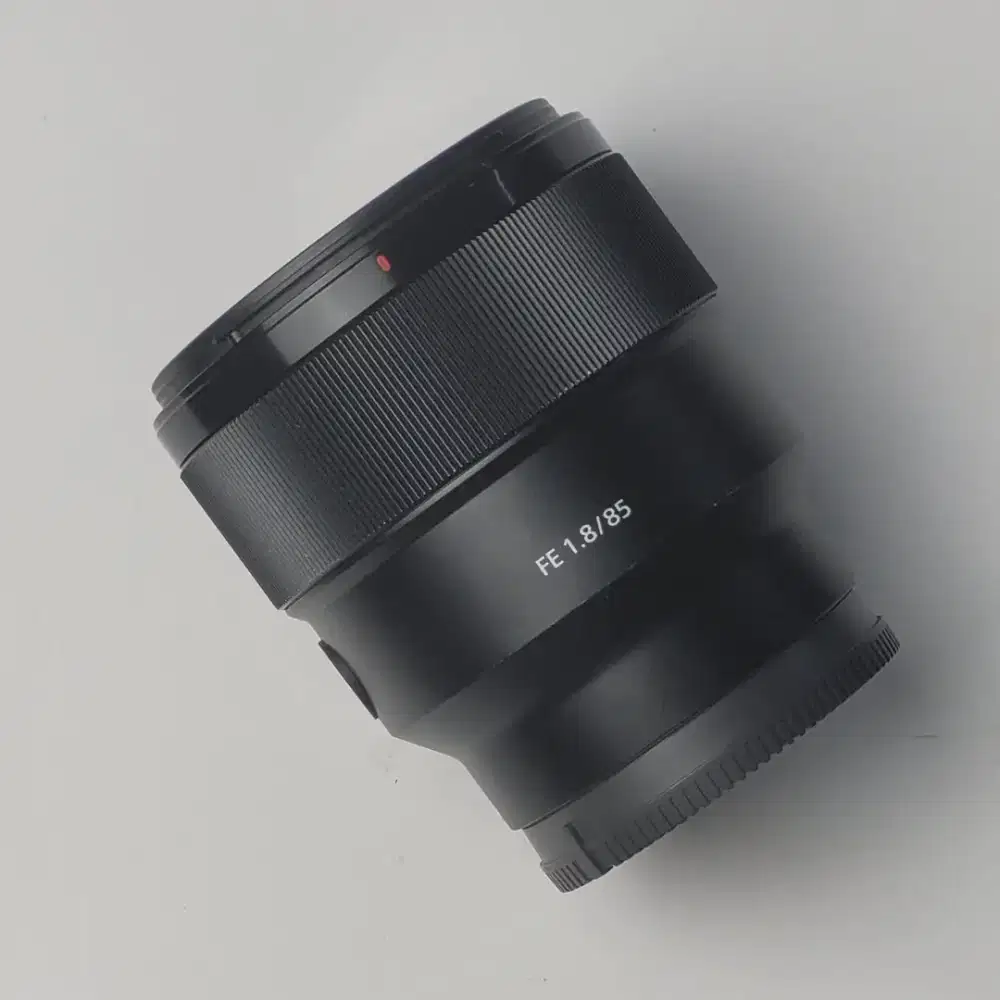 Sony FE  85mm F1.8