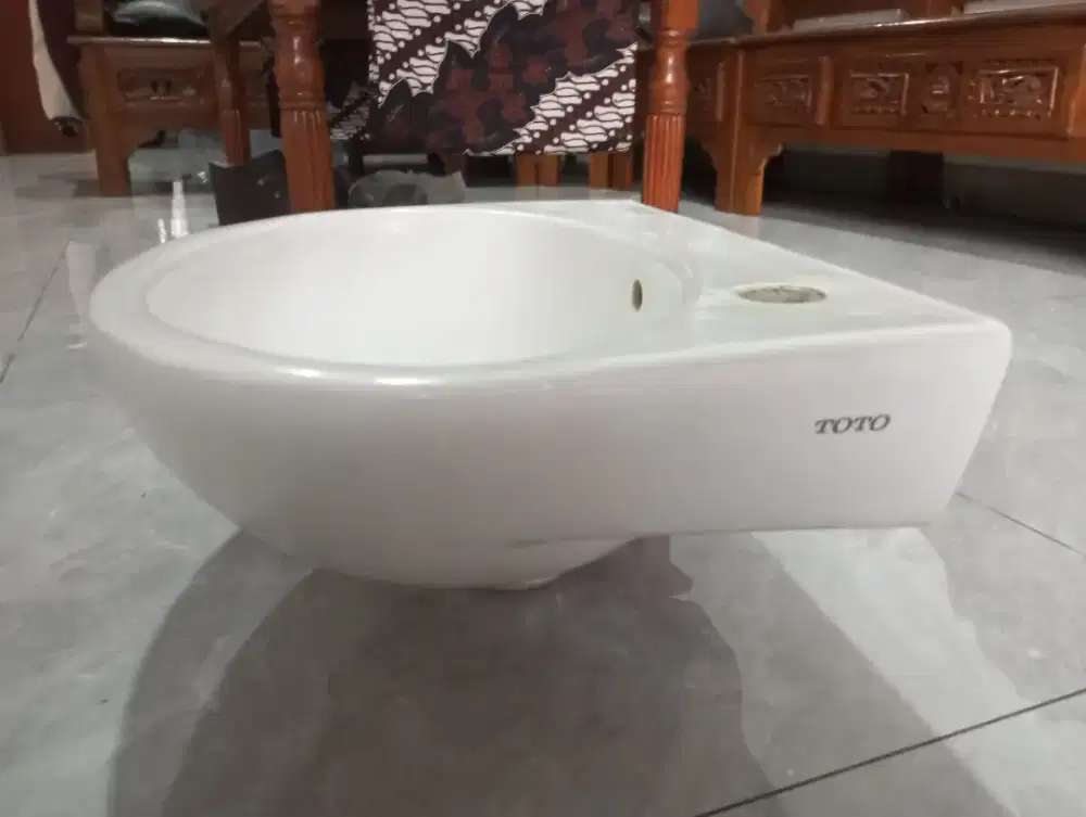 Westafel Toto washtavell bekas