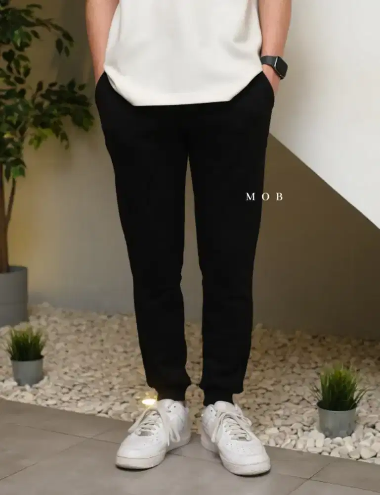 Jogger Pants Hitam