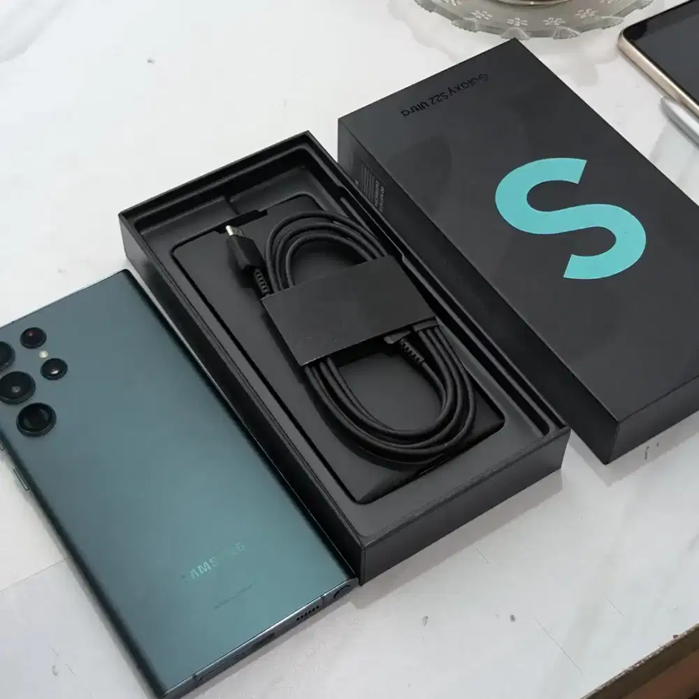 izin jual S 22 ULTRA Fullset
no minus
no lecet
siap cek 
lokasi Jakut