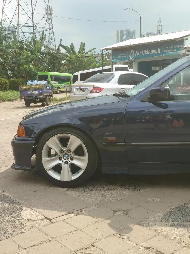 BMW 318i 1997 Bensin