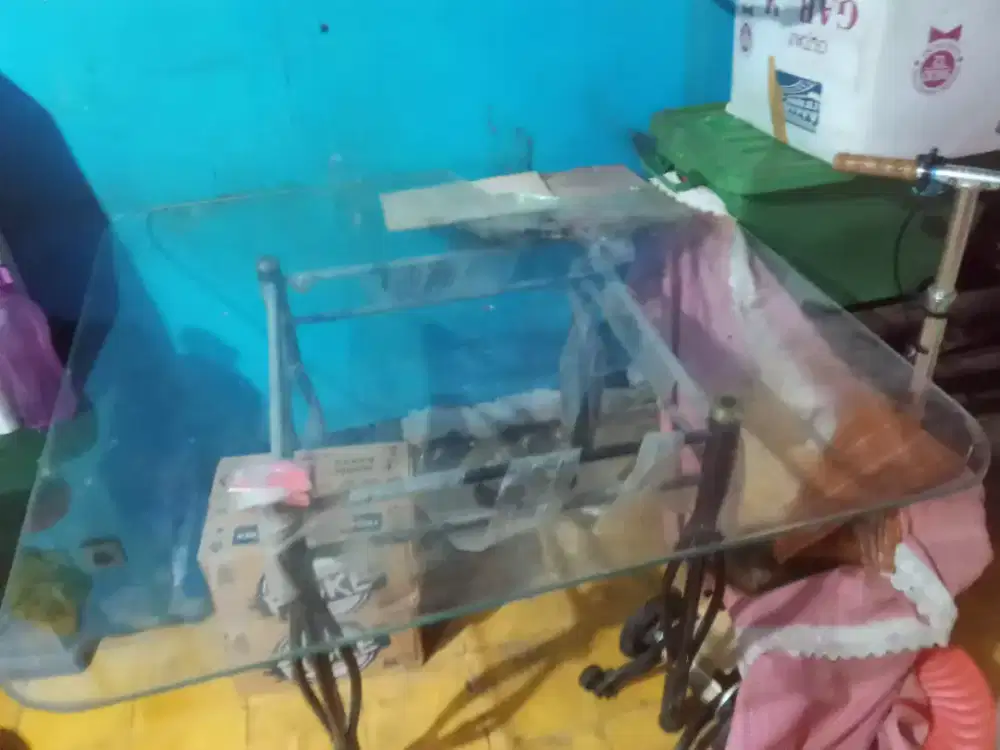 Meja Makan kaca minus