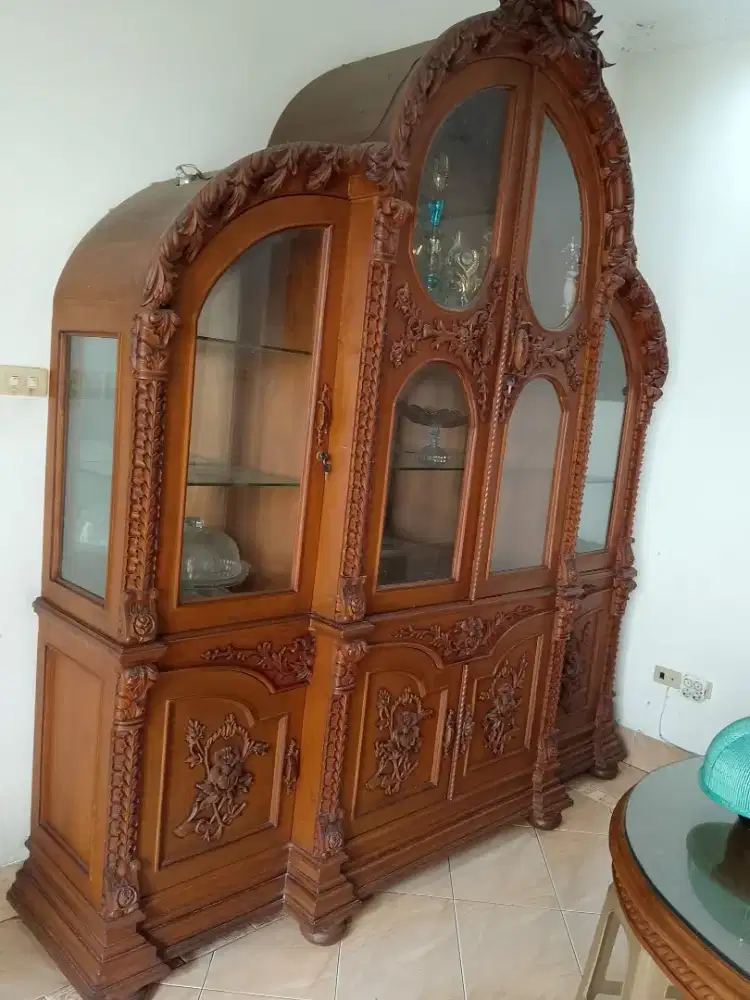 Lemari display serbaguna