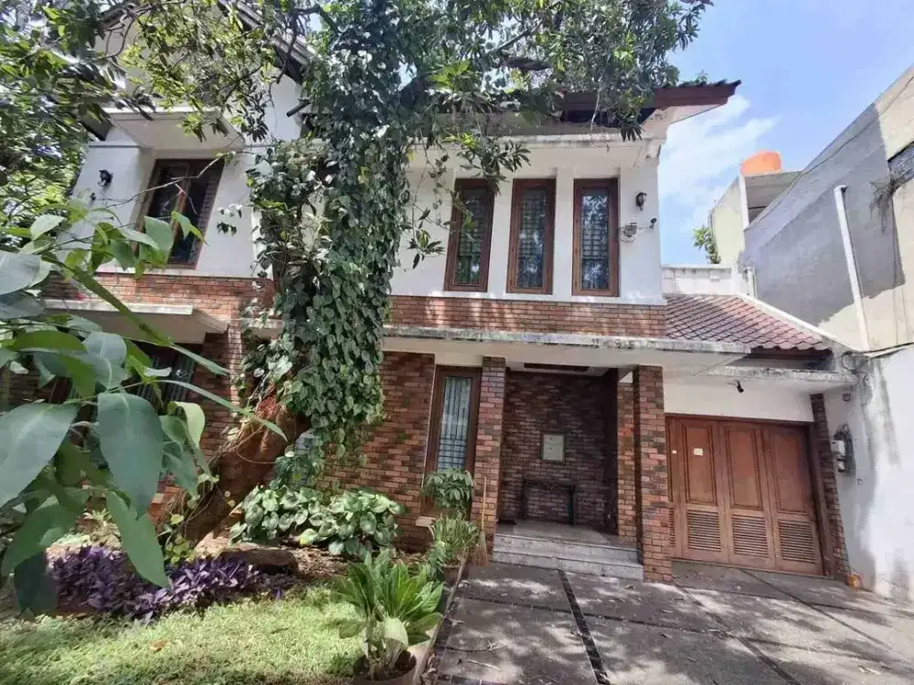 Dijual Rumah mewah bawah pasaran murah ada kolam renang LT 663 LB 614 semi furnished di kemang jakarta selatan