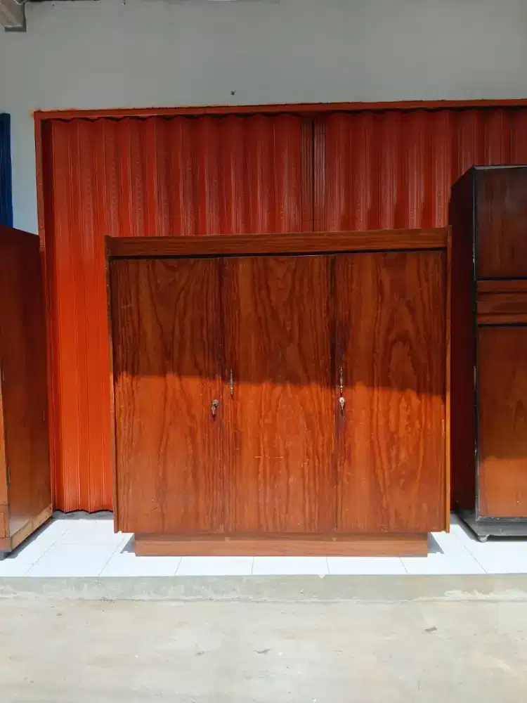 lemari pakaian knockdown 3 pintu antik