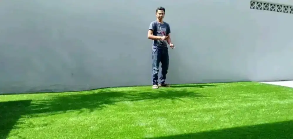 Rumput Sintetis Taman Siap Dikerjakan Oleh Tenaga Profesional