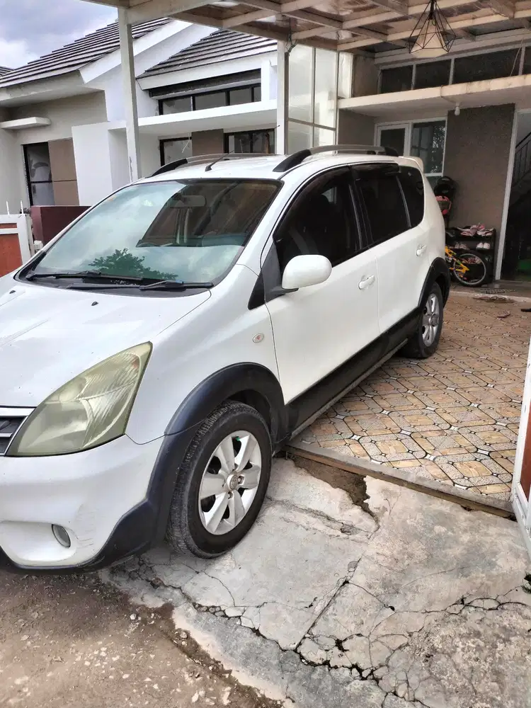 Nissan Livina 2011 Bensin