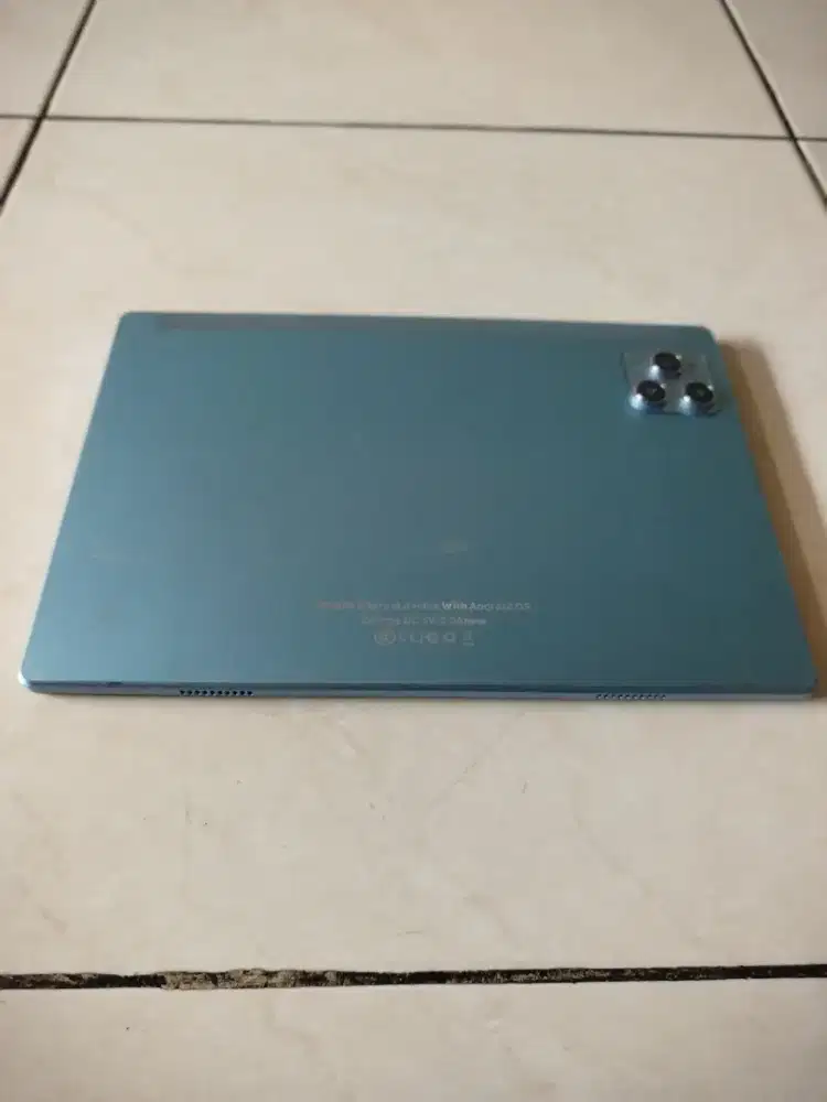 Tablet Cina layar 12in Tipis msh mulus minus mati UD lama ga dipake