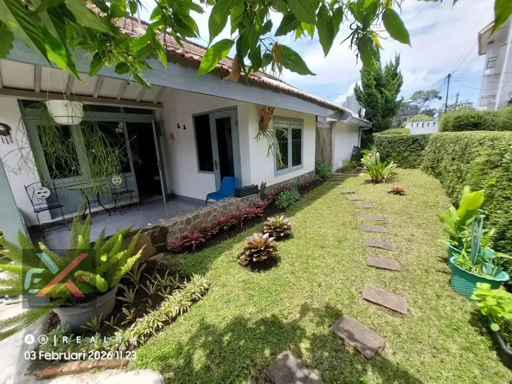 JARANG ADA & COCOK UNTUK BAHAN KOS²AN  DIJUAL RUMAH DI JALAN CISITU DAGO COBLONG Bandung