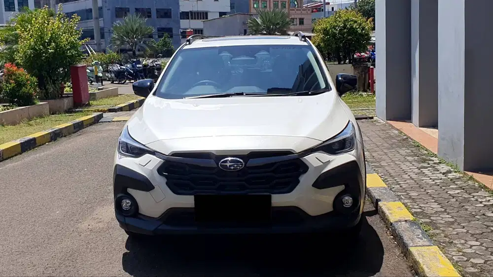 Subaru Crosstrek 2.0 EyeSight AWD Sunroof Putih 2024 NIK 2023 Like New