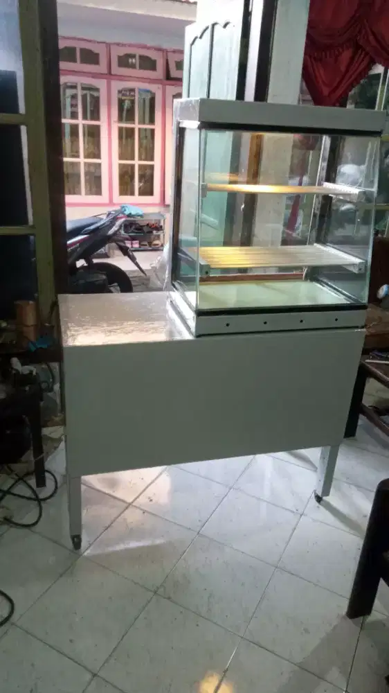 Etalase kaca + Meja