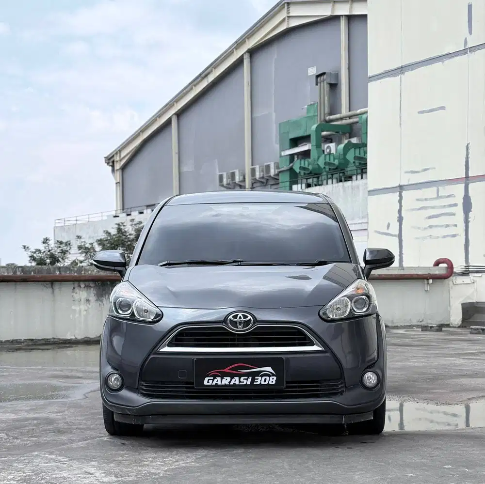 Toyota Sienta 1.5 V AT