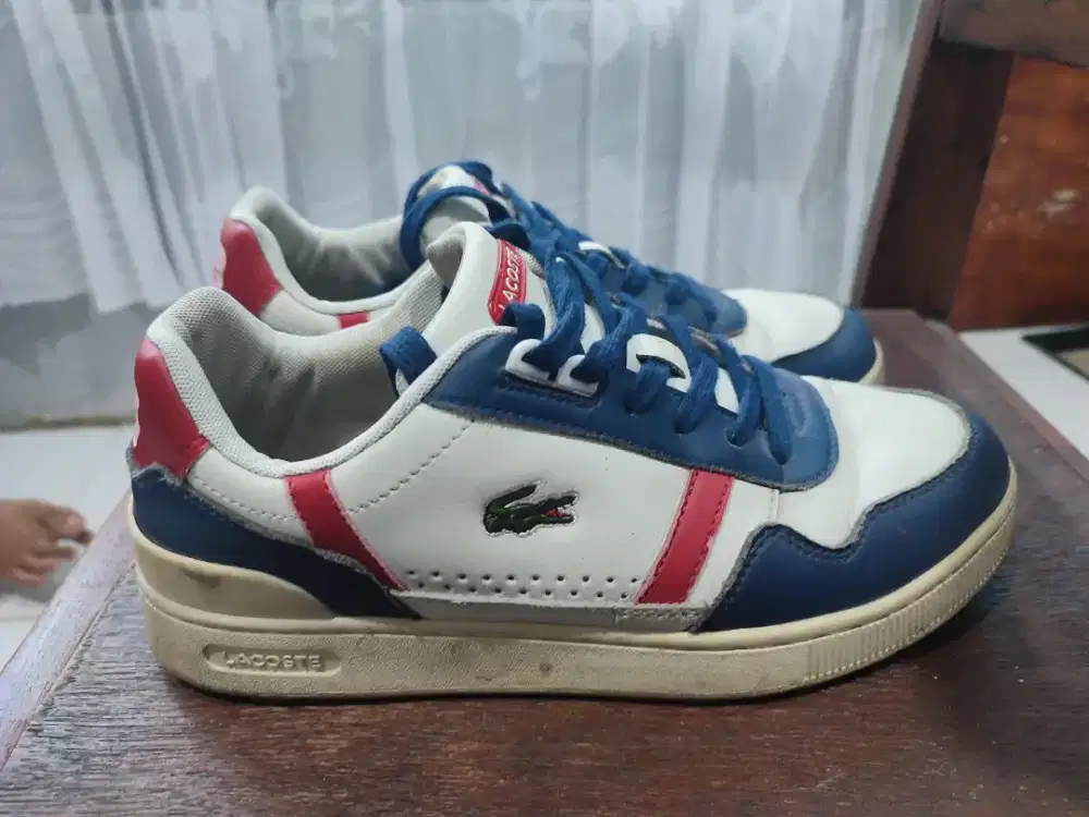 Sepatu lacoste ukuran 41