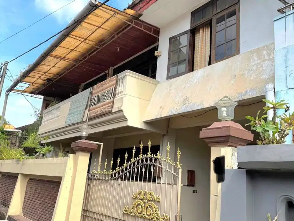 Rumah ada kamar kost  di jual di pusat kota denpasar. Jalan Gunung Agung  2 lantai . Denpasar 2 bangunan.