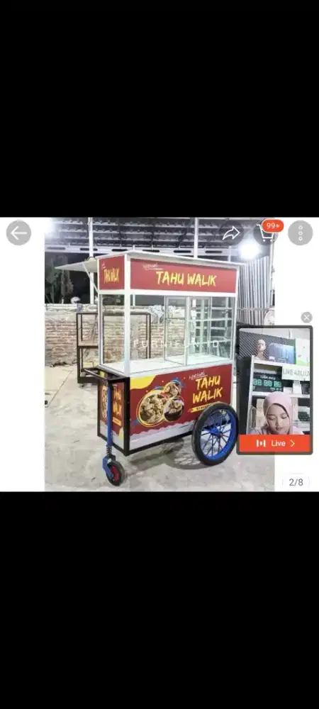 Penjaga stand gorengan stay