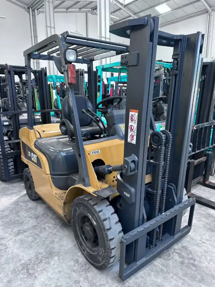 FORKLiFT BEKAS CAT 2,5 TON