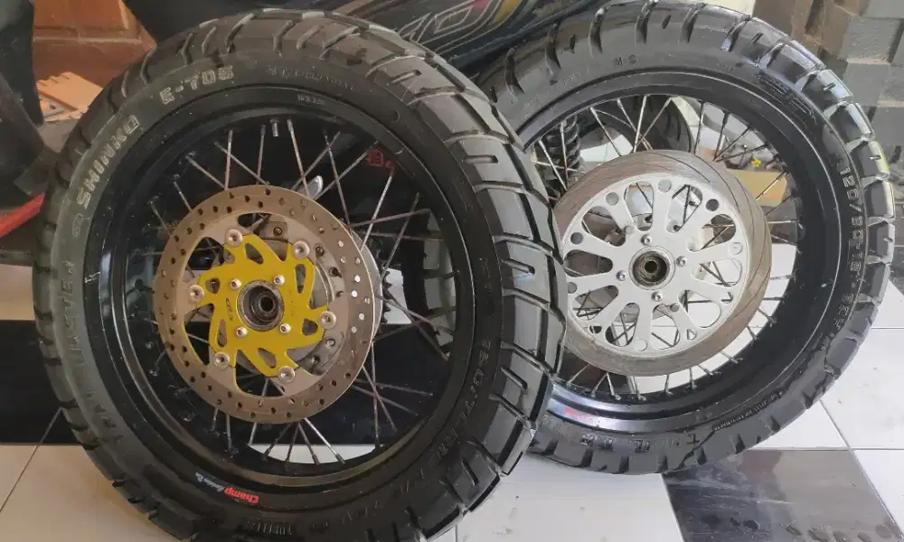 Wheel set custom untuk TRACKER/SCRAMBLER/CAFE RACER ban Shinko E-705