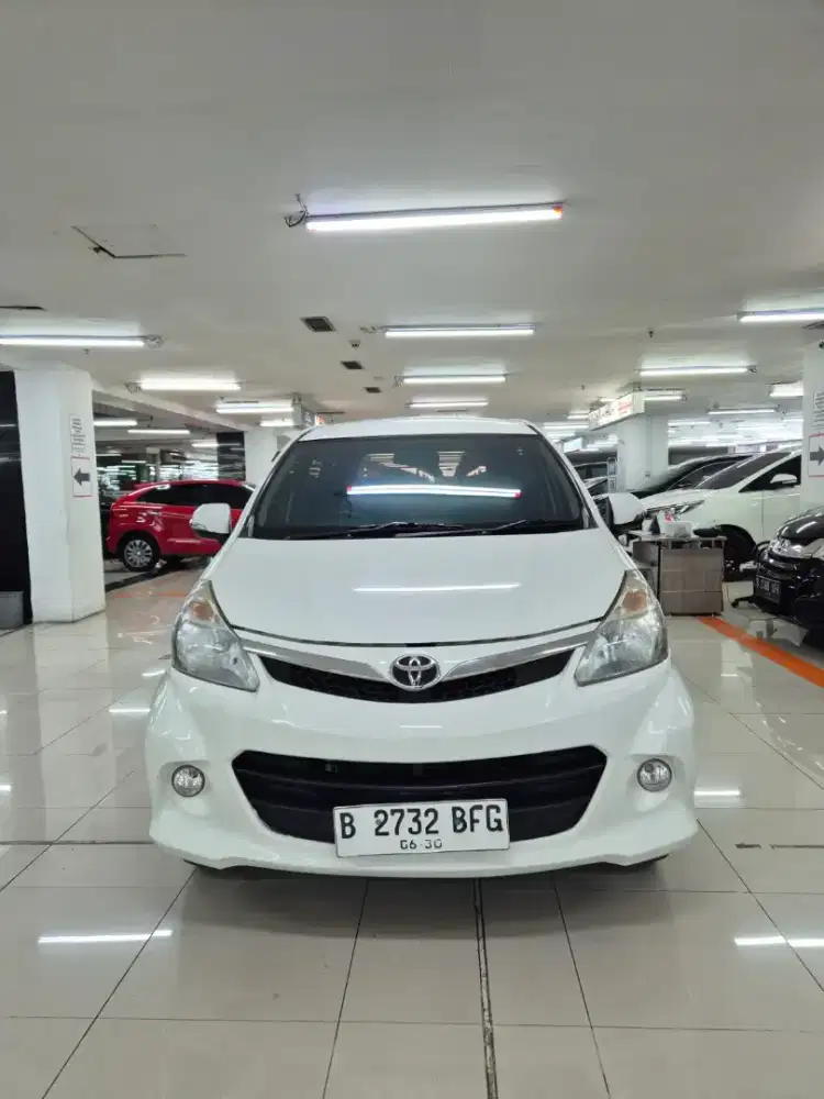 Toyotq veloz 2015 putih 1.5 matik pakaian pribadi apik
