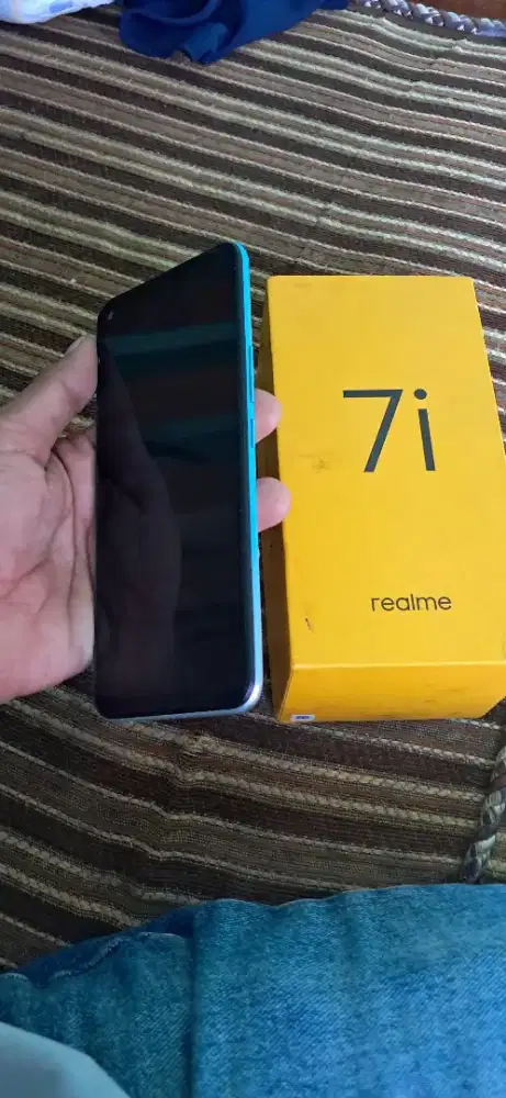 Handphone realme 7i RAM 8/128GB