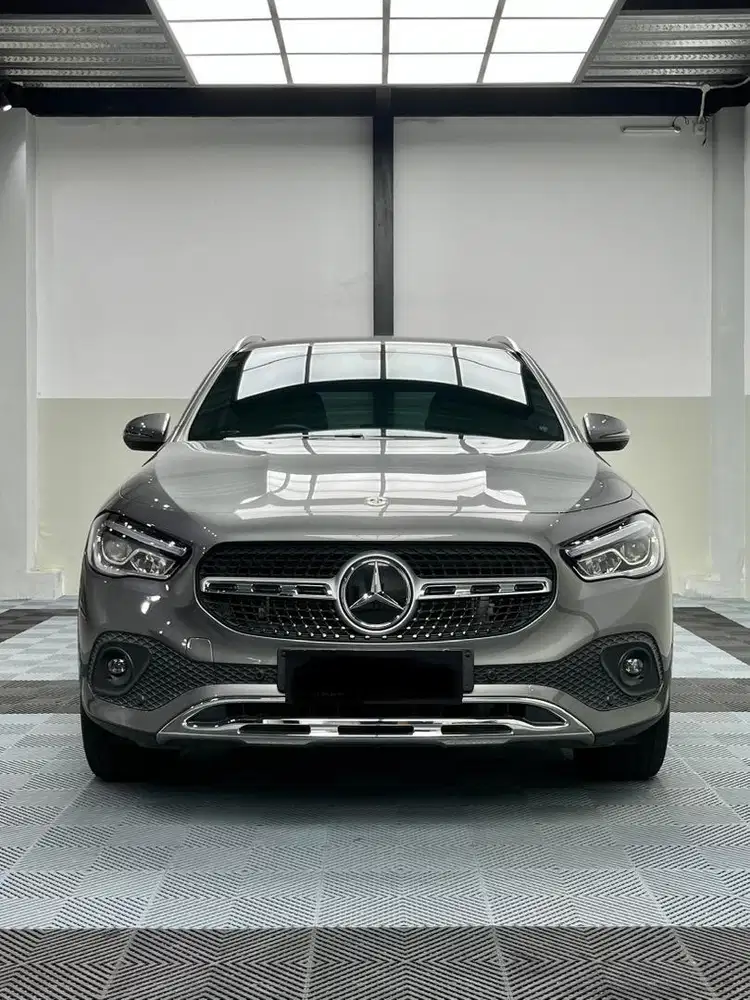 Jual Cepat Mercedes Benz GLA200 Progressive Line km 14.000 Full ori !!