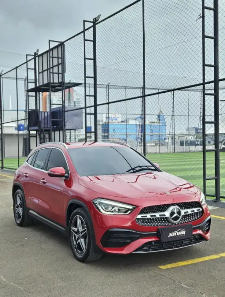 Mercy GLA200 AMG Red on Black 2021