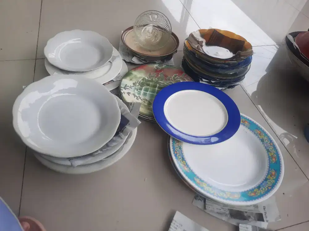 Djual Berbagai macam piring makan dan buah beling dan plastik