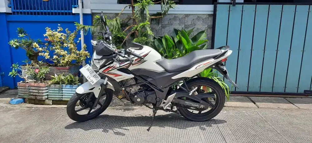 Honda CB150R Istimewa KM Rendah