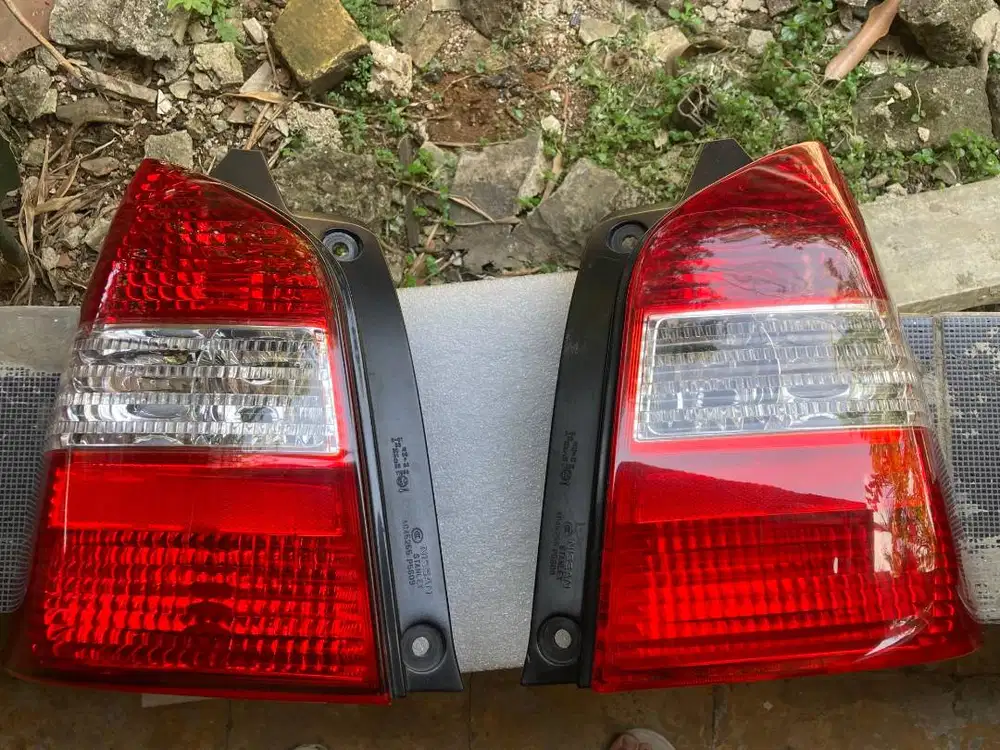 Lampu Belakang original Livina L10