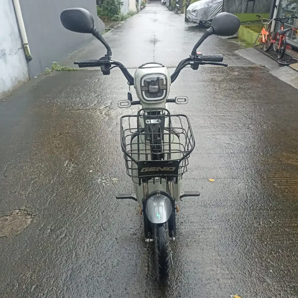 Sepeda Listrik Genio (baru 1 bulan pakai) Fullset Garansi Panjang