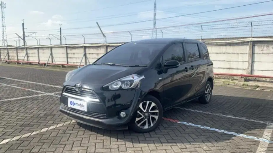 DP MURAH - Toyota Sienta 1.5 V Bensin-AT 2019 Hitam