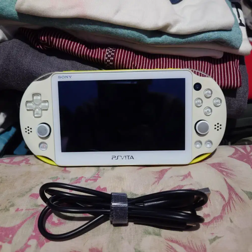 PS VITA SLIM Lime Green 64GB Full Game