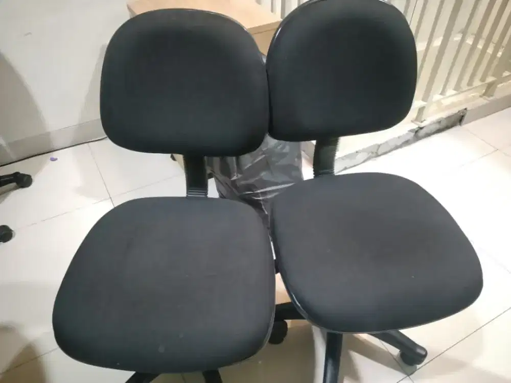 Jual kursi kantor ada 5 pcs 1pcs harga 250rb