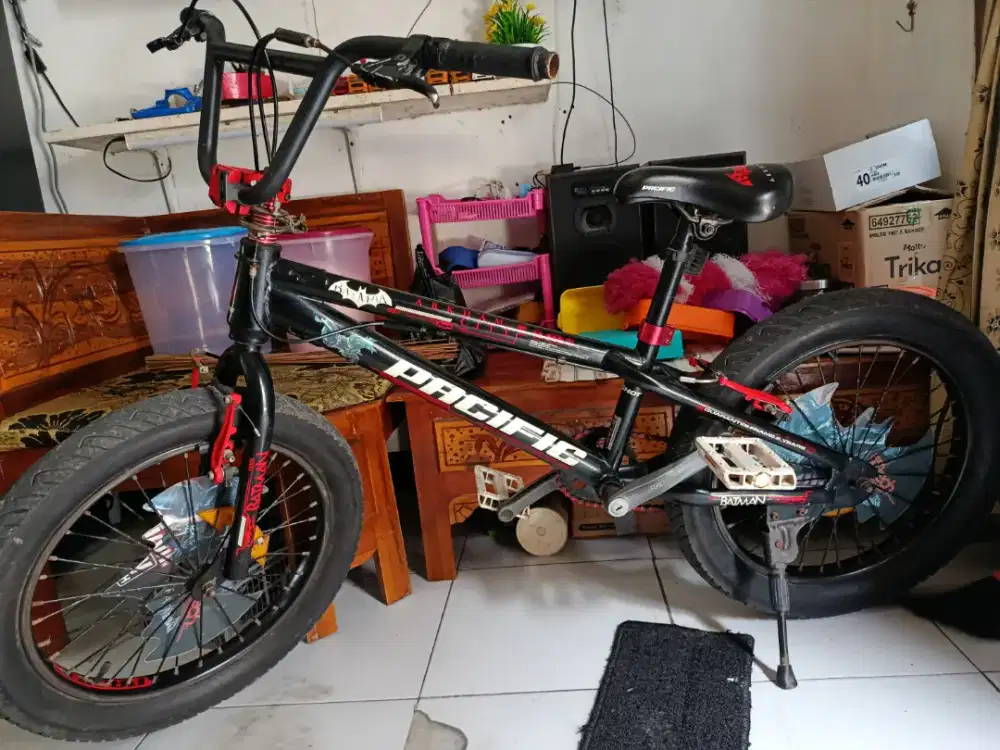 Sepeda BMX Pacific karakter Bataman Uk 20