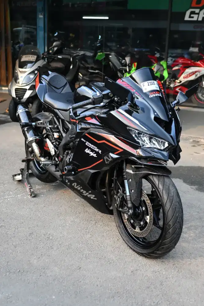 KAWASAKI NINJA ZX25RR HITAM 
‎NIK 2023